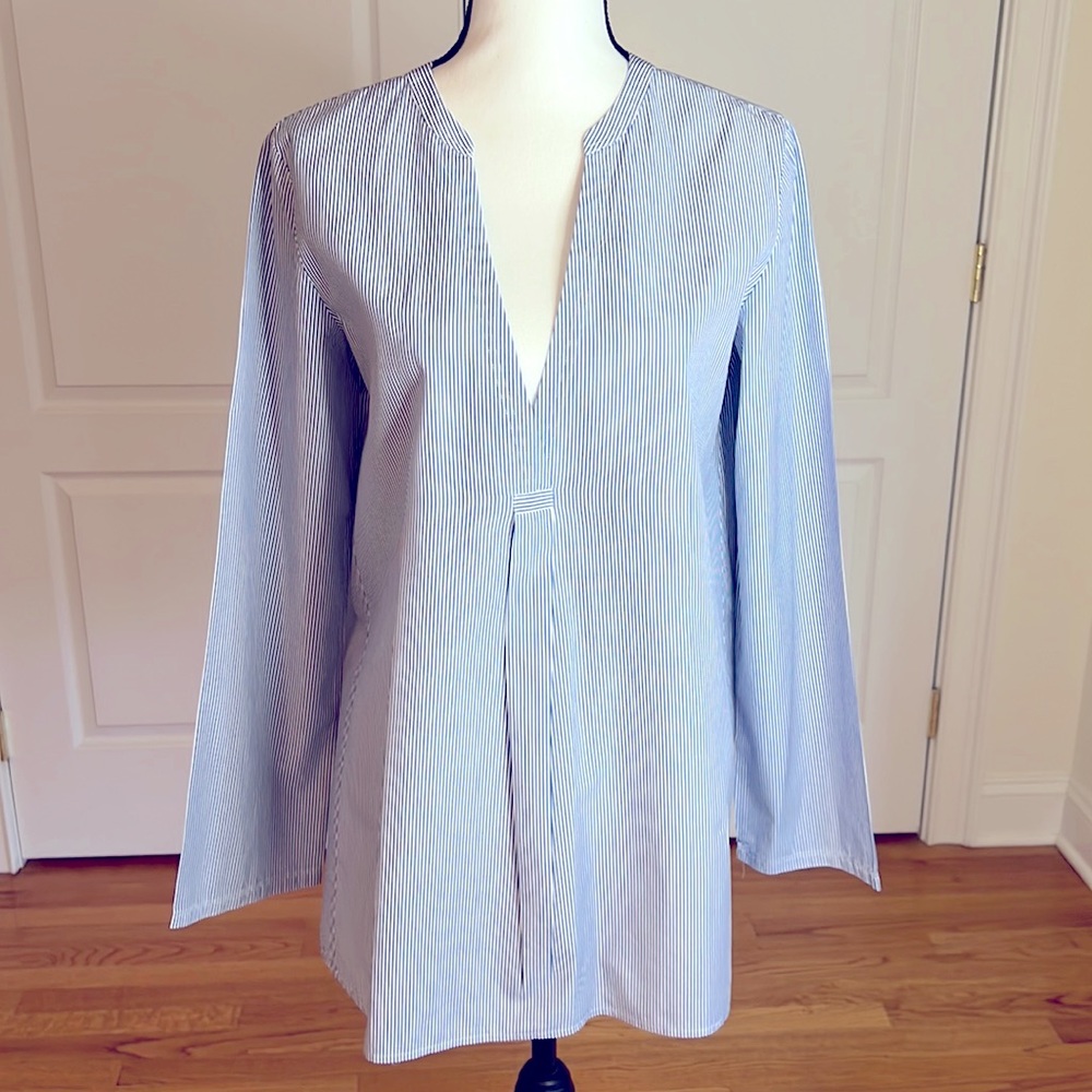 Theory light blue pinstriped cotton tunic with button back slit opening NWOT